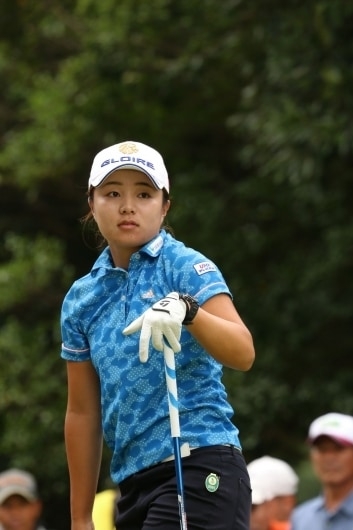 永峰咲希が2つ伸ばし首位で後半へ！（撮影：ALBA）