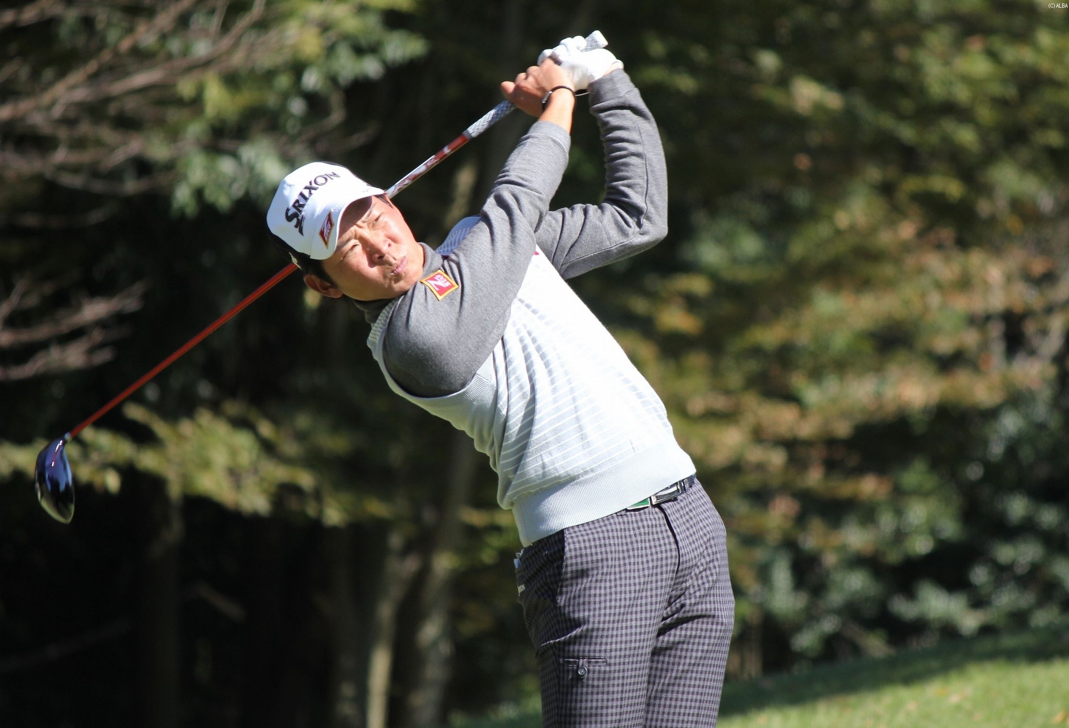 平本穏、1ボギーの安定したゴルフで首位スタート！（撮影：ALBA）