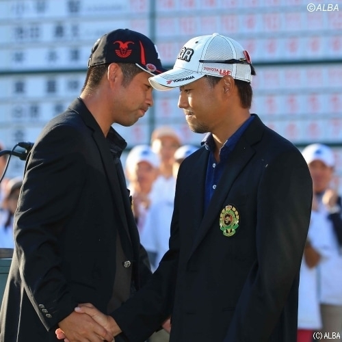 「日本オープンゴルフ選手権競技」マッチレースを制した小平智がランキング急上昇！池田勇太と健闘を称えあった（撮影：米山聡明）