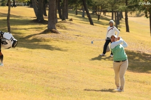 鈴木愛、首位をキープし後半へ！（撮影：ALBA）