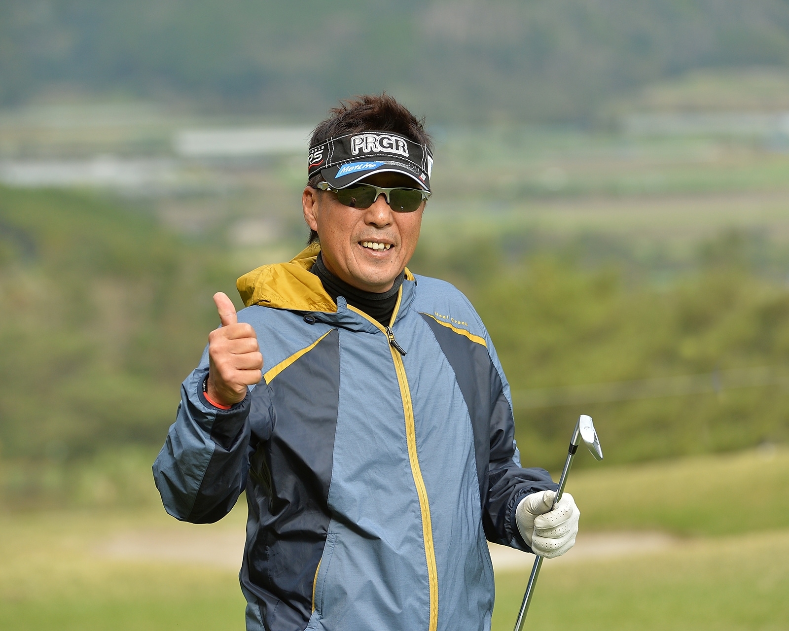 単独首位スタートを決めた奥田靖己（写真提供：日本プロゴルフ協会）