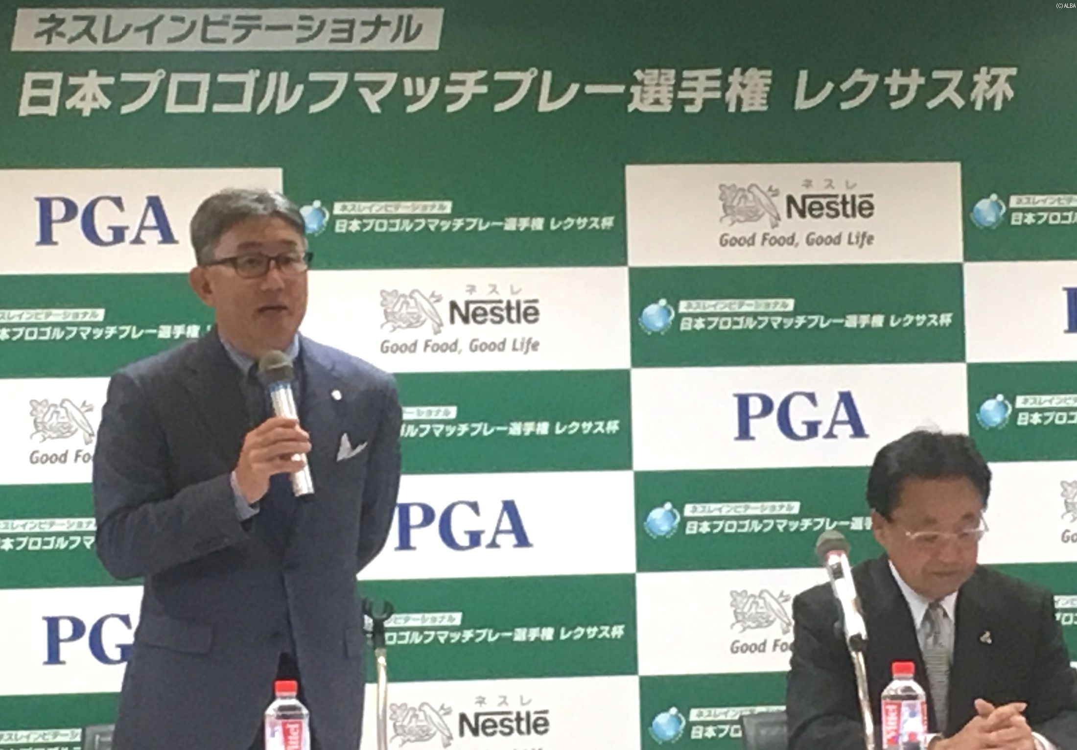 会見を行う高岡浩三社長と倉本昌弘（撮影：ALBA）