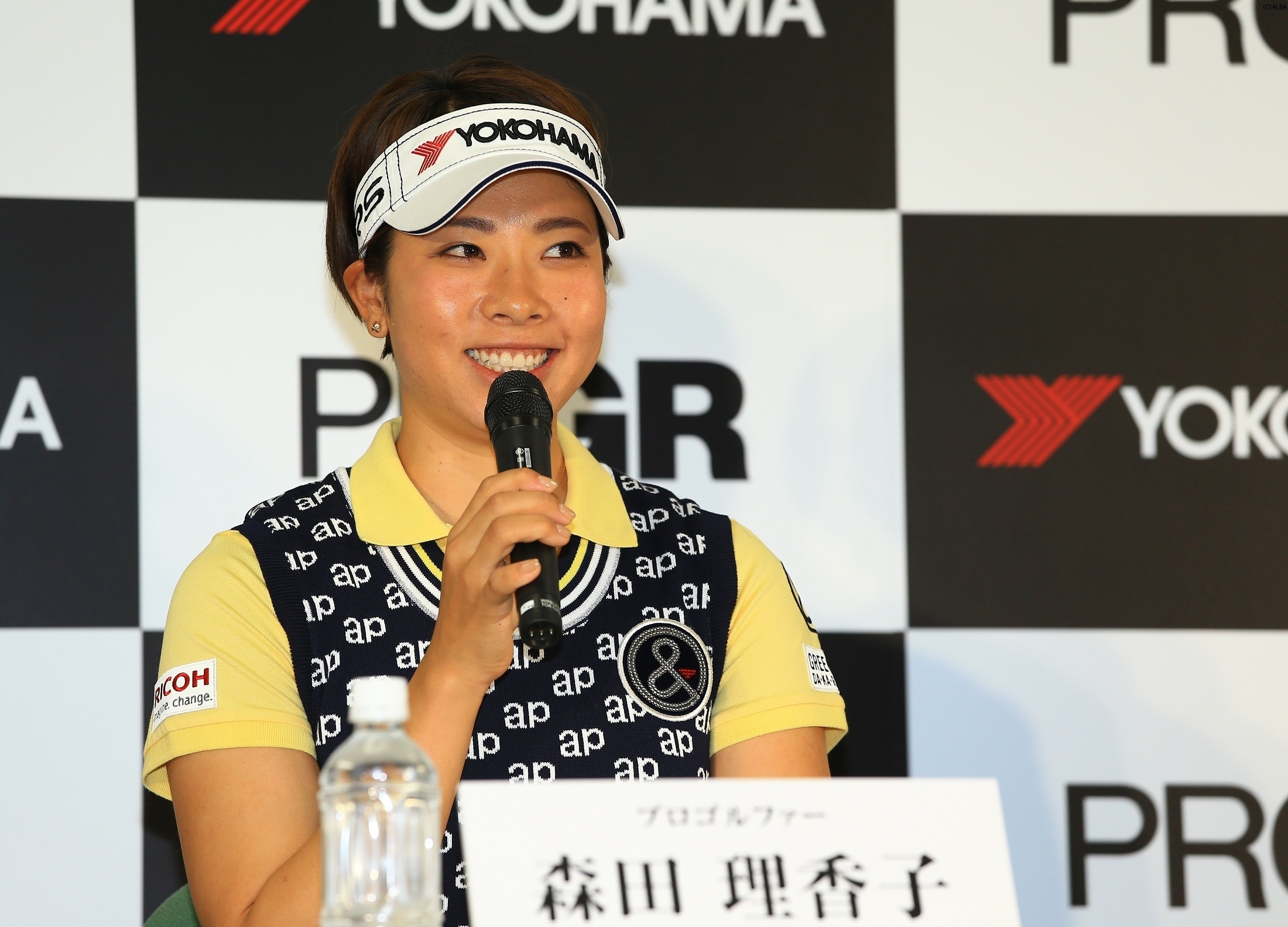横浜ゴムと用具使用契約を結び会見に臨んだ森田理香子（撮影：福田文平）