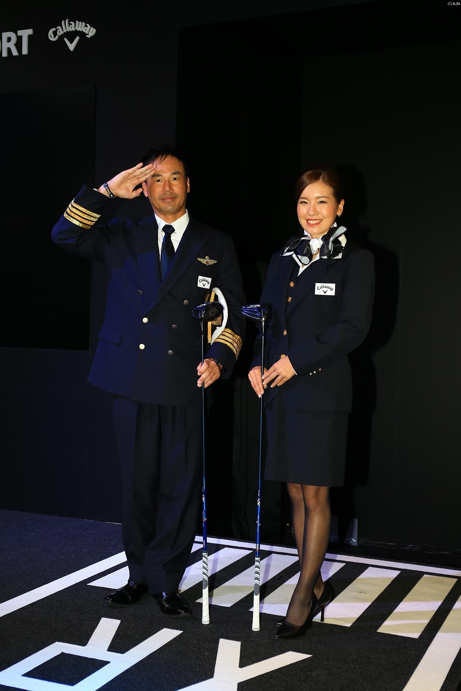 藤田光里がCA姿で新ドライバーをアピール！（撮影：福田文平）