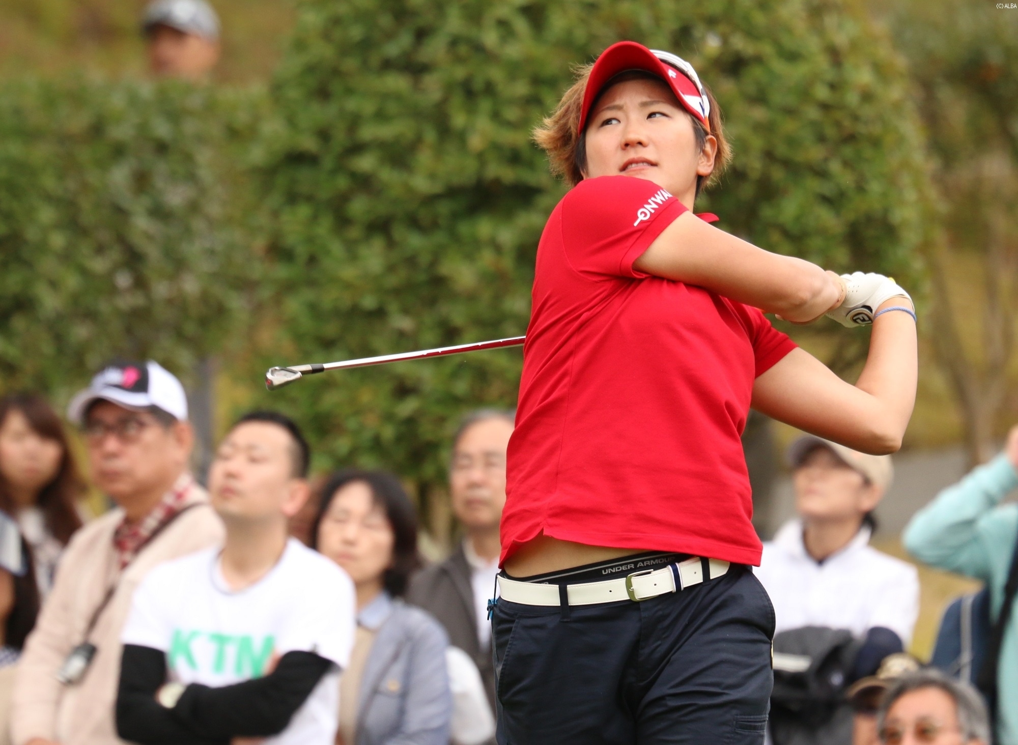ショットが乱れ、出遅れた成田美寿々（撮影：ALBA）