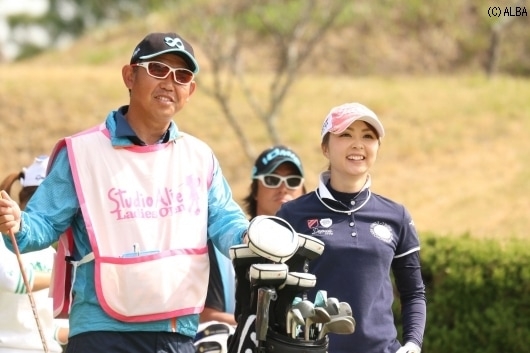 怒涛のバーディラッシュで、菊地絵理香が今季初優勝に王手！（撮影：ALBA）