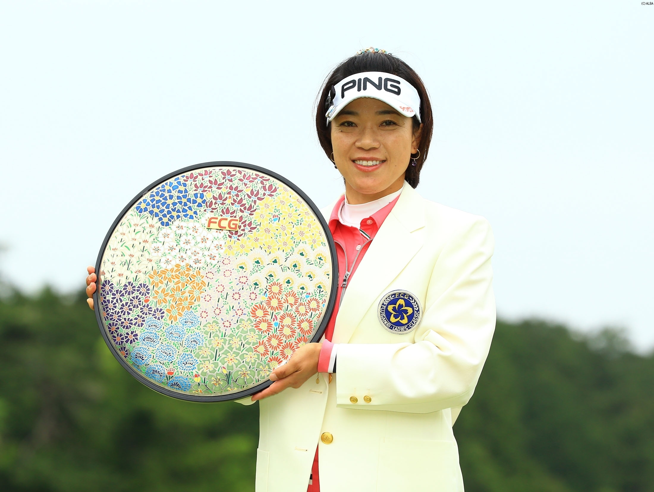 今季初勝利を挙げた大山志保、バイザーに喪章をつけてプレーした（撮影：福田文平）