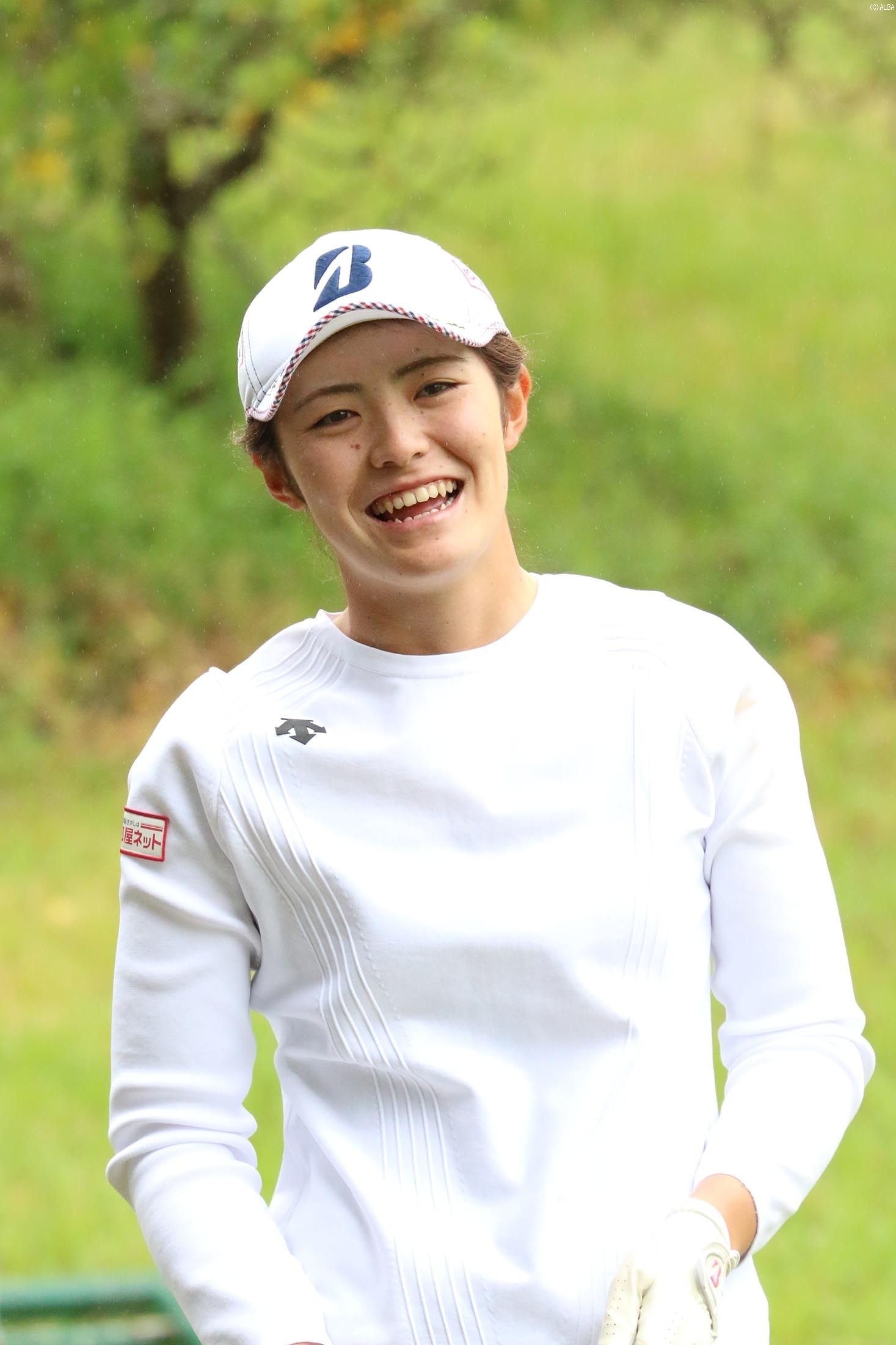 自宅通勤でリラックスムードの渡邉彩香（撮影：ALBA）