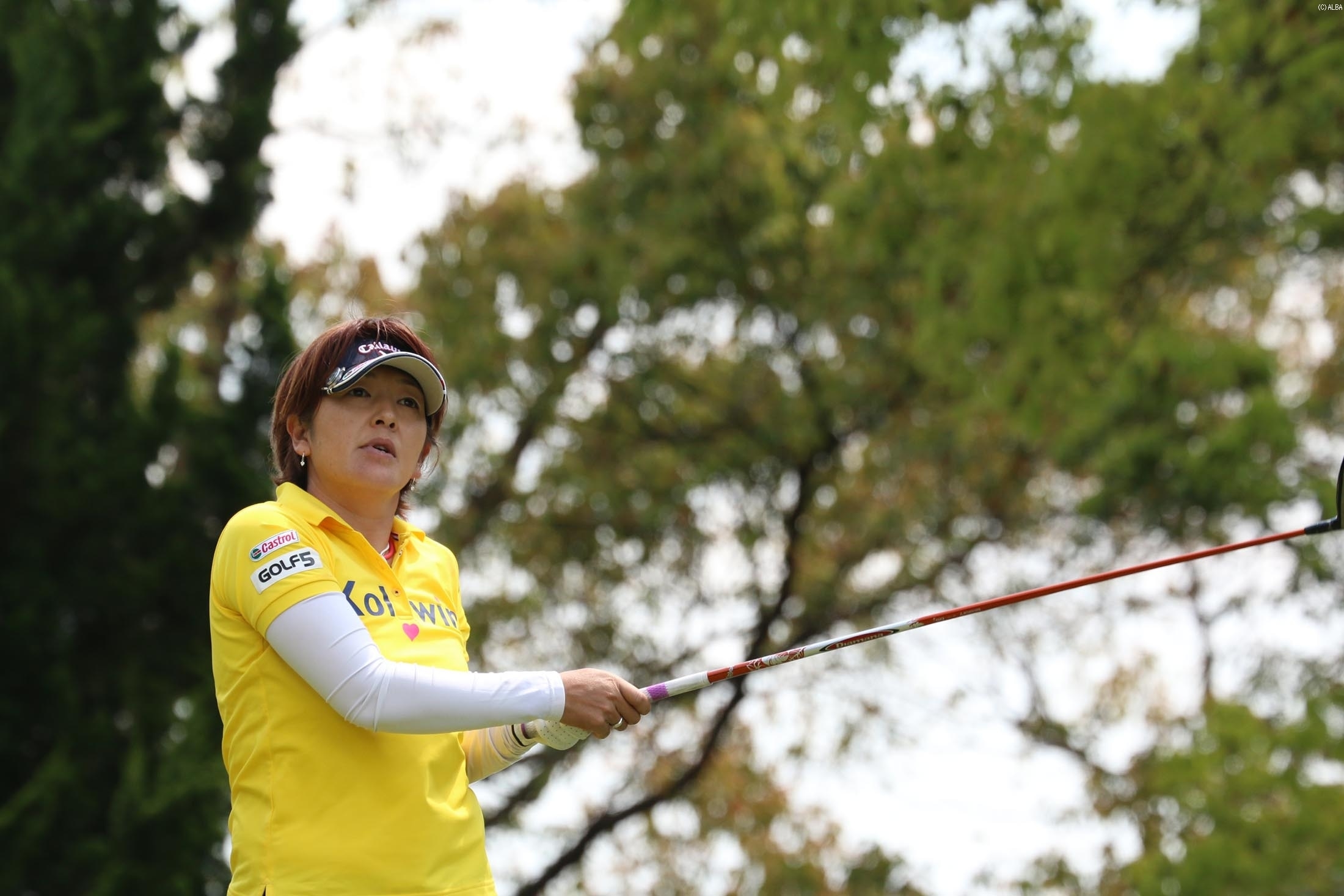 初優勝へ、上位で奮闘を続ける福嶋浩子（撮影：ALBA）