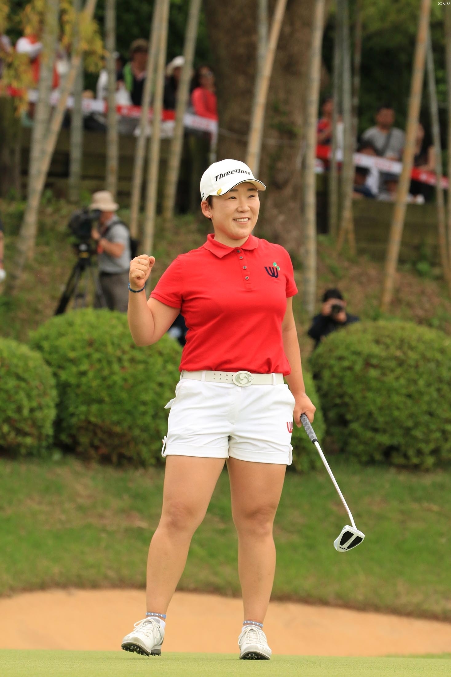 優勝を決めてガッツポーズ！申ジエが今季初優勝（撮影：ALBA）
