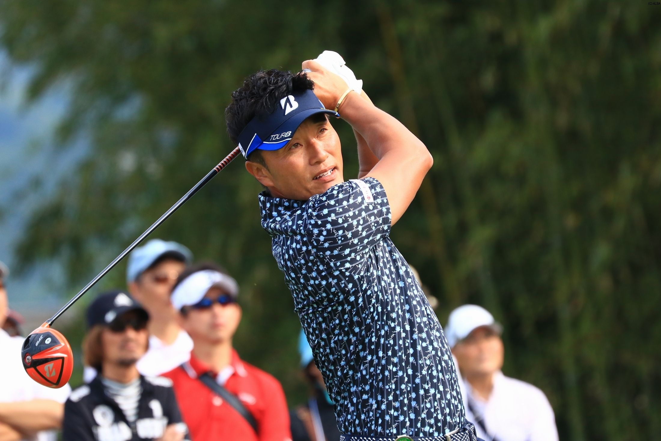 2年ぶりの優勝を目指す宮本勝昌が好発進（撮影：ALBA）