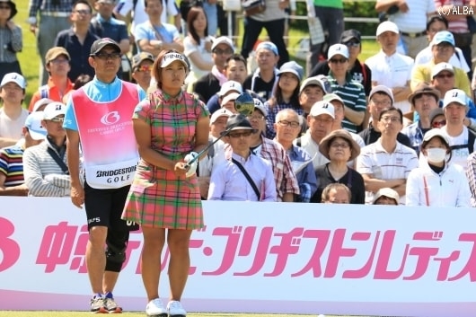 2勝目へ向けて首位タイで最終日を迎える鈴木愛（撮影：ALBA）