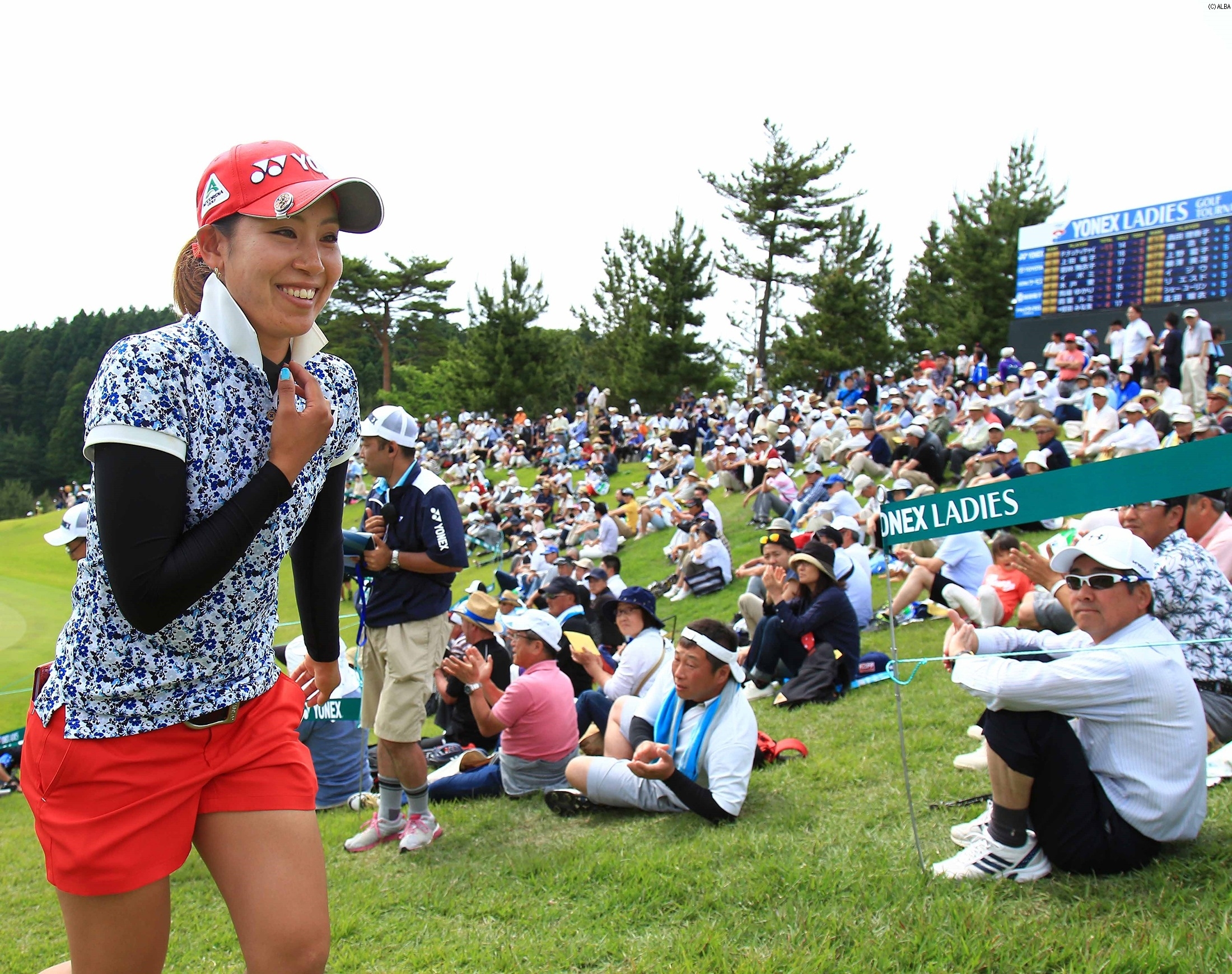 å°åæ°æ½ã®ãã¹ãã¹å¤§ä¼ãå¤§è¦³è¡ãè¥æã®ãã¬ã¼ãè¦å®ã£ãï¼æ®å½±ï¼ç±³å±±è¡æï¼