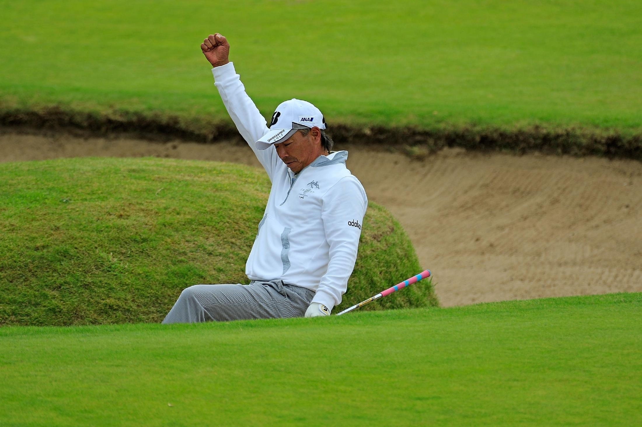 風だけではなくバンカーも何のその。井戸木鴻樹がメジャー2勝目へひた走る！（撮影：GettyImages）