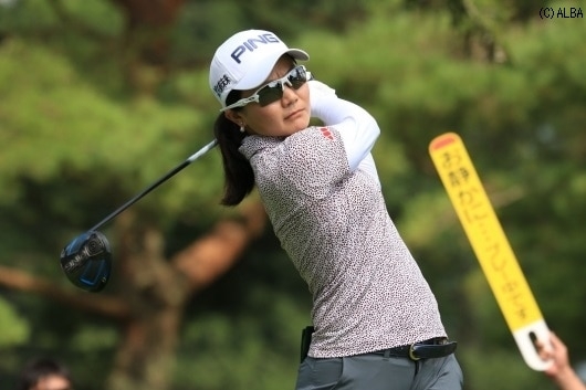 上原彩子が首位タイに浮上（撮影：ALBA）