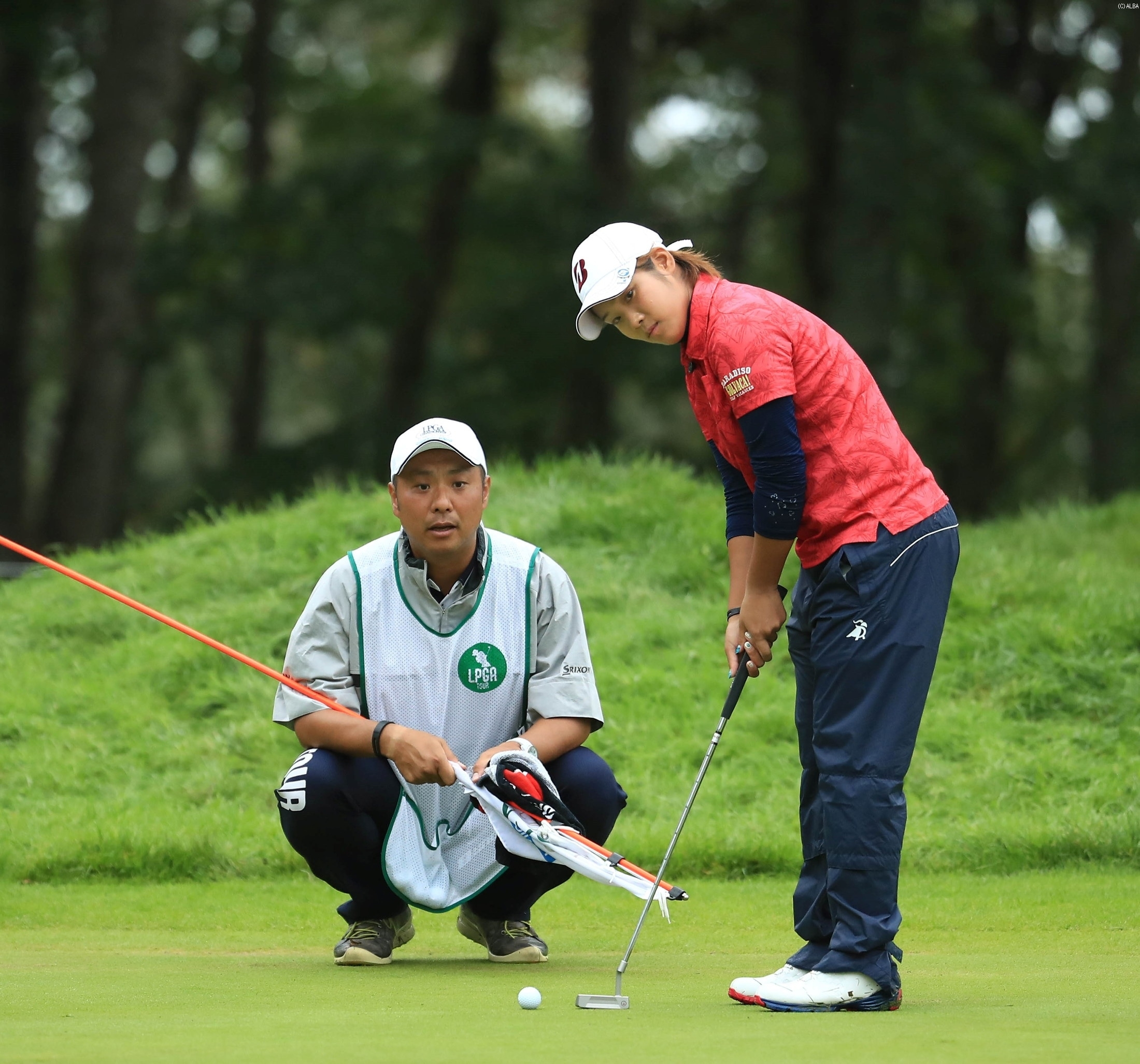 単独首位でフィニッシュした濱田茉優は、師匠の井上忠久とタッグを組んでの参戦（撮影：米山聡明）