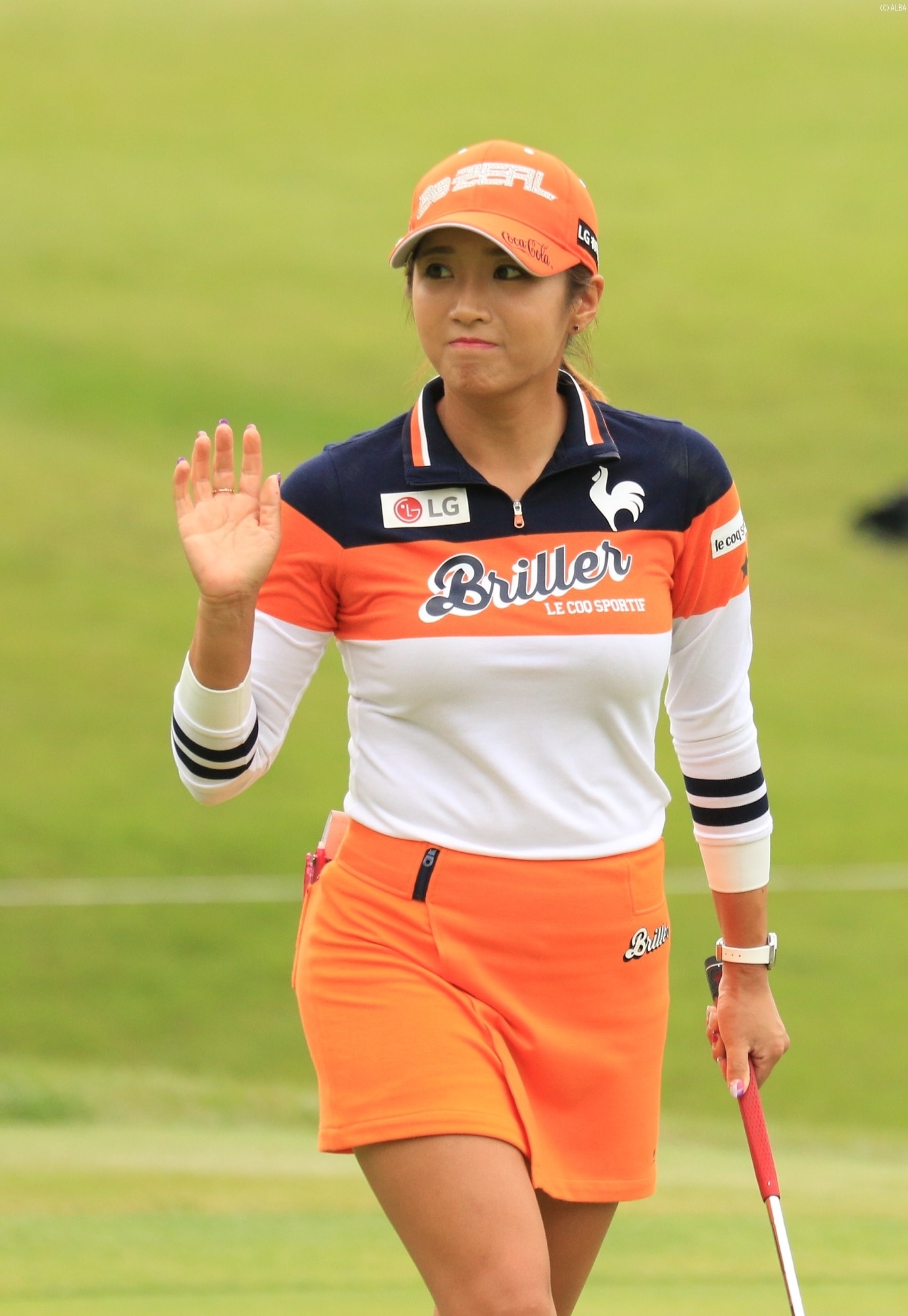 いつもと帽子が違うボミ、初めてビジール仕様を着用してプレー（撮影：標英俊）