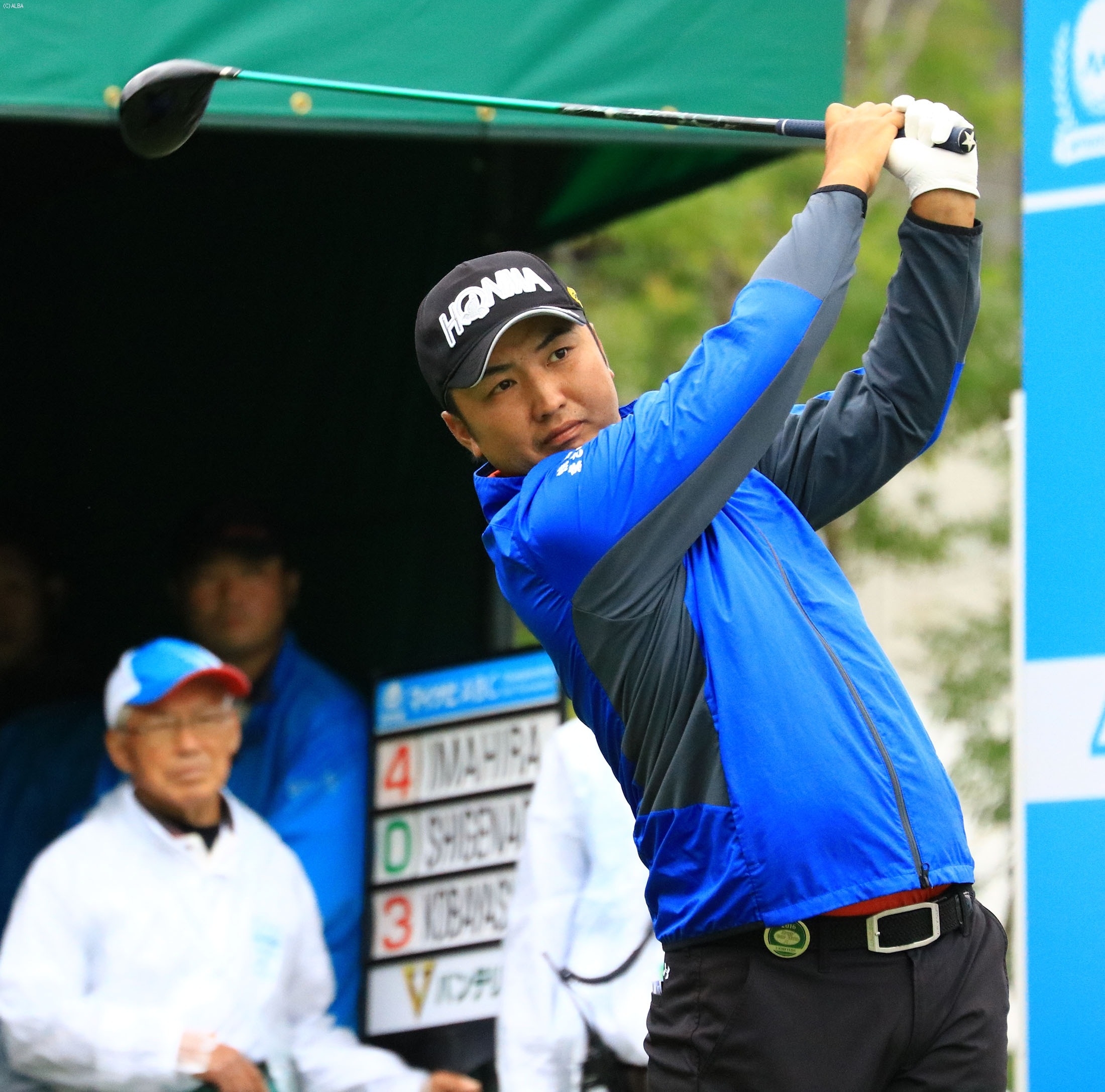 “師匠”谷口からのアドバイスを受けて3位タイに浮上した小林伸太郎（撮影：秋田義和）