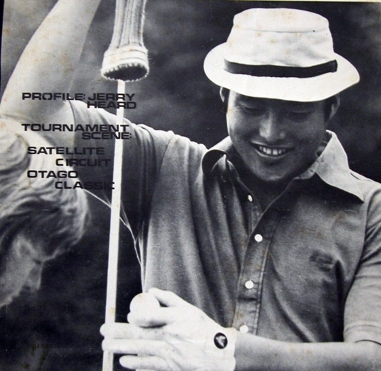 1972年、若かりし尾崎将司とキャディを務めたブルース・ヤング氏(提供：ブルース・ヤング氏)