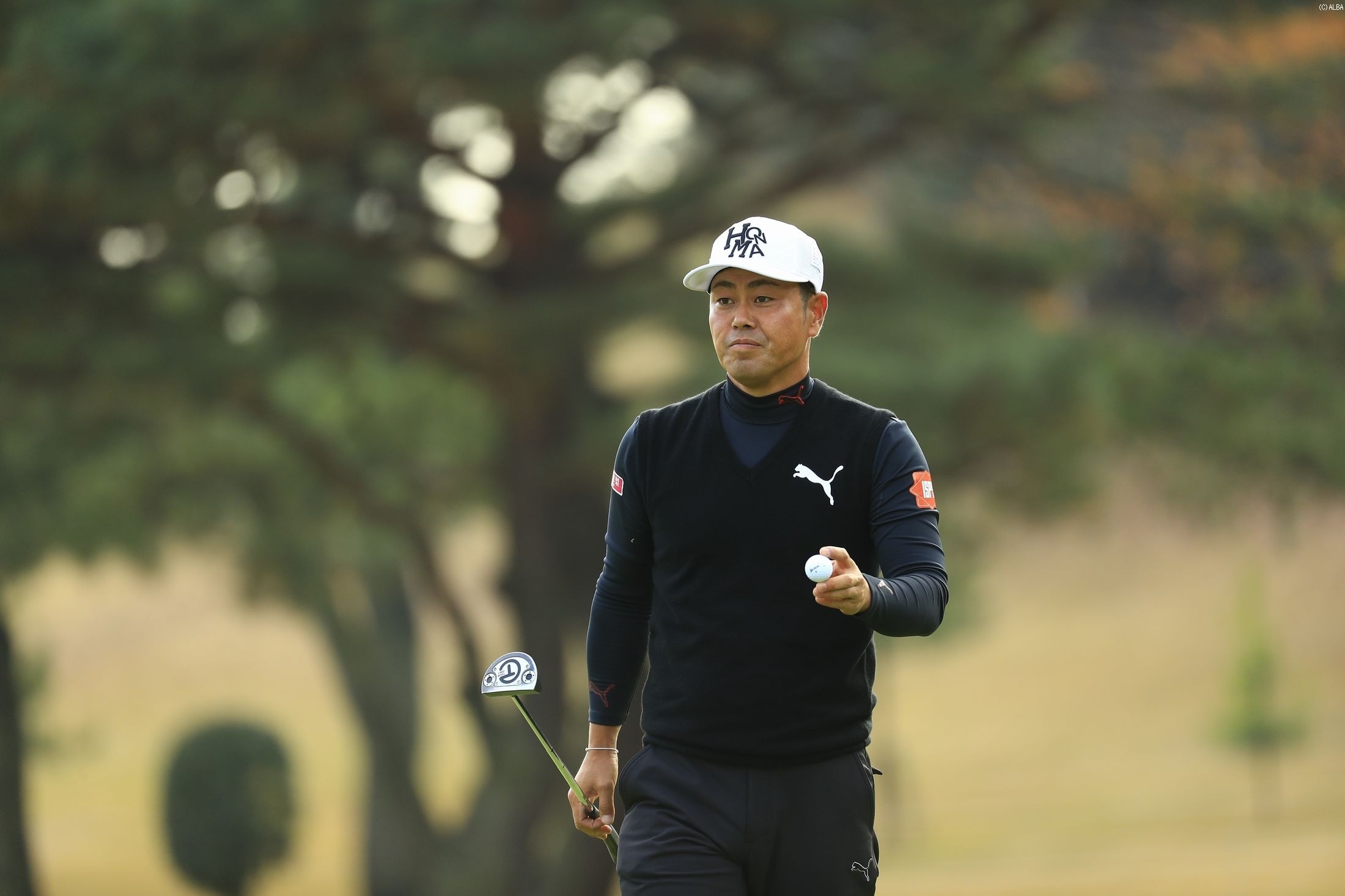 逆転賞金王へ、谷原秀人が首位発進（撮影：福田文平）