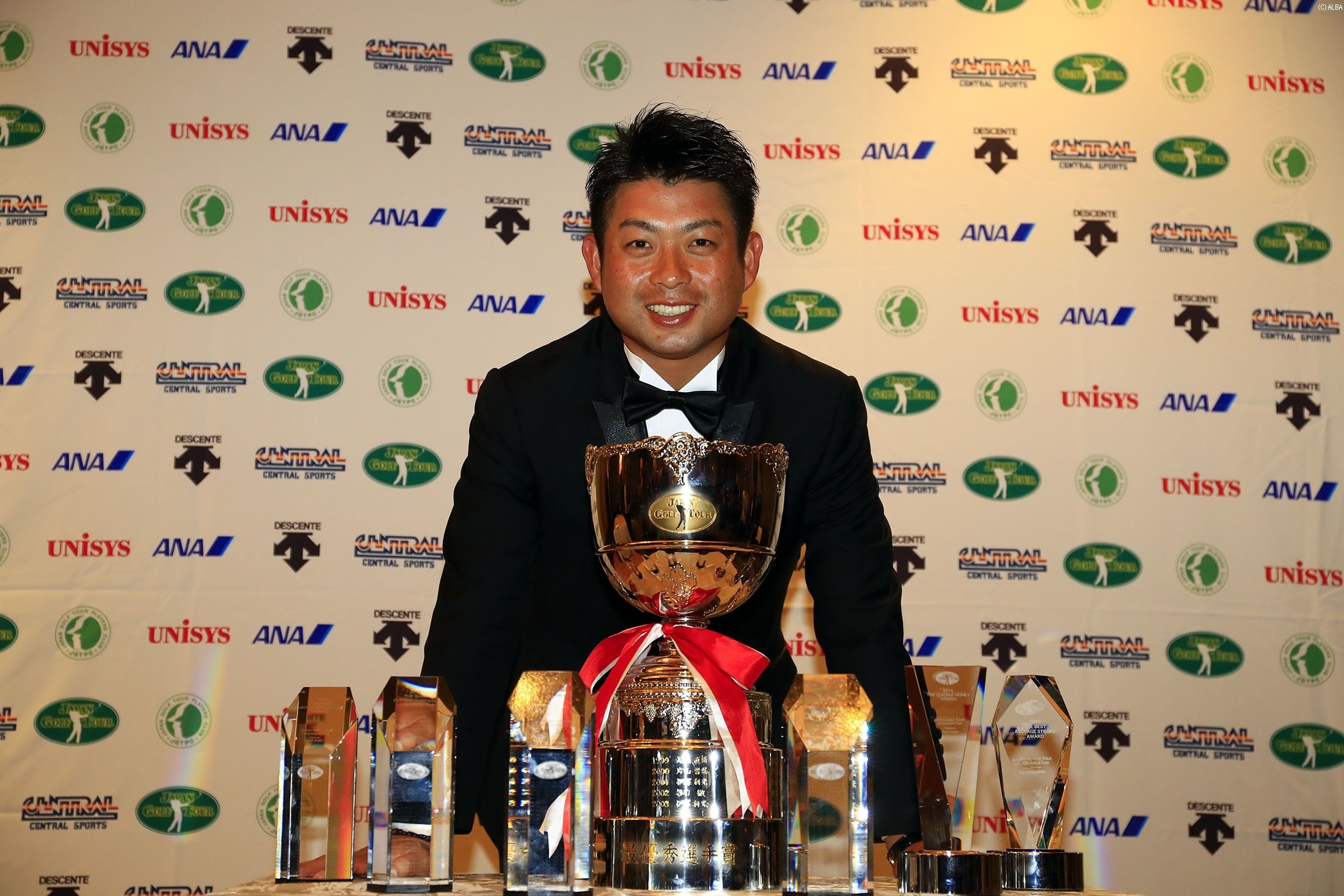 7つのトロフィーを獲得した勇太、満面の笑み！（撮影：福田文平）