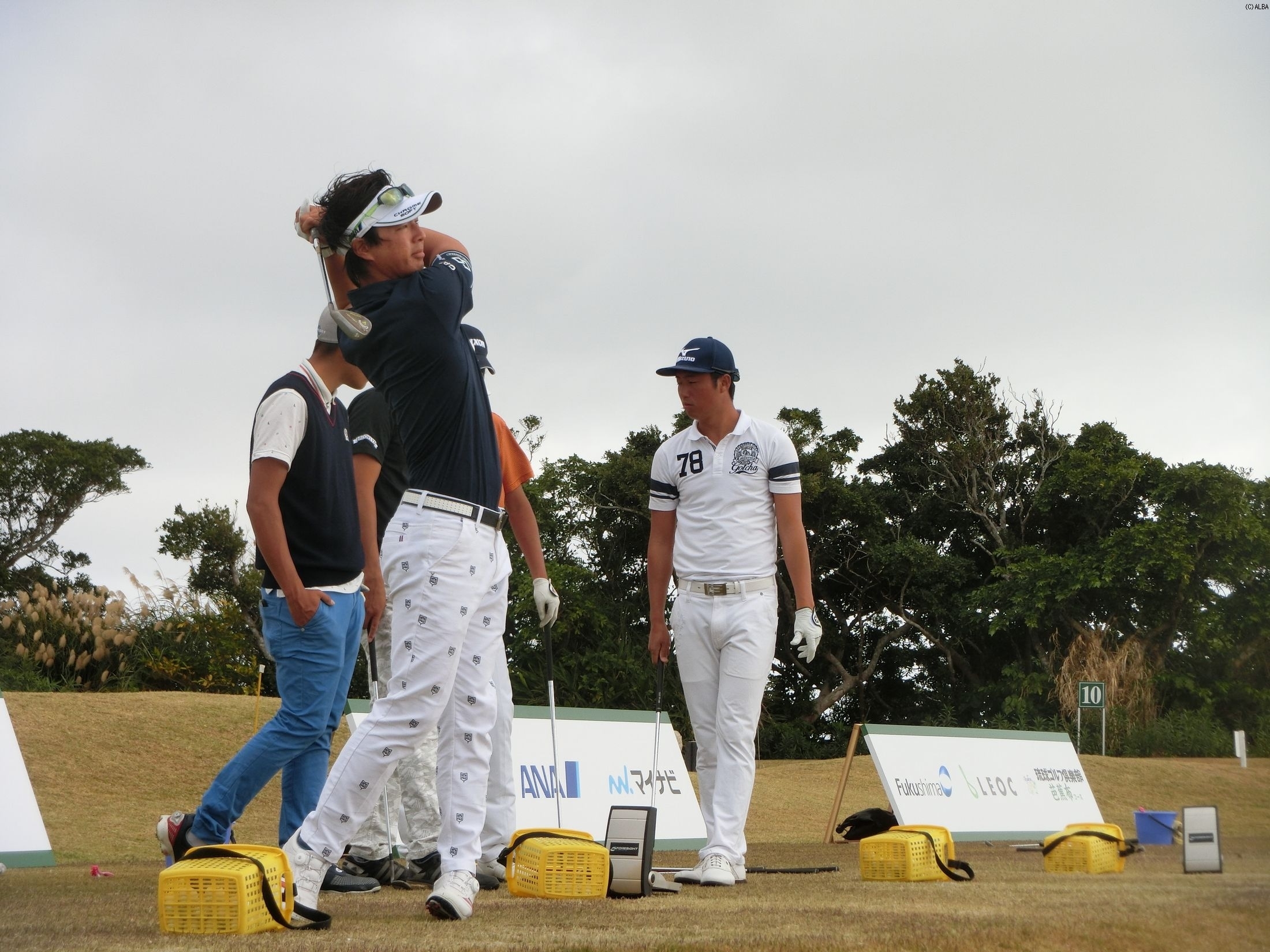 来季に向けトレーニングに勤しんだ石川遼(左)（撮影：赤澤亮丈）