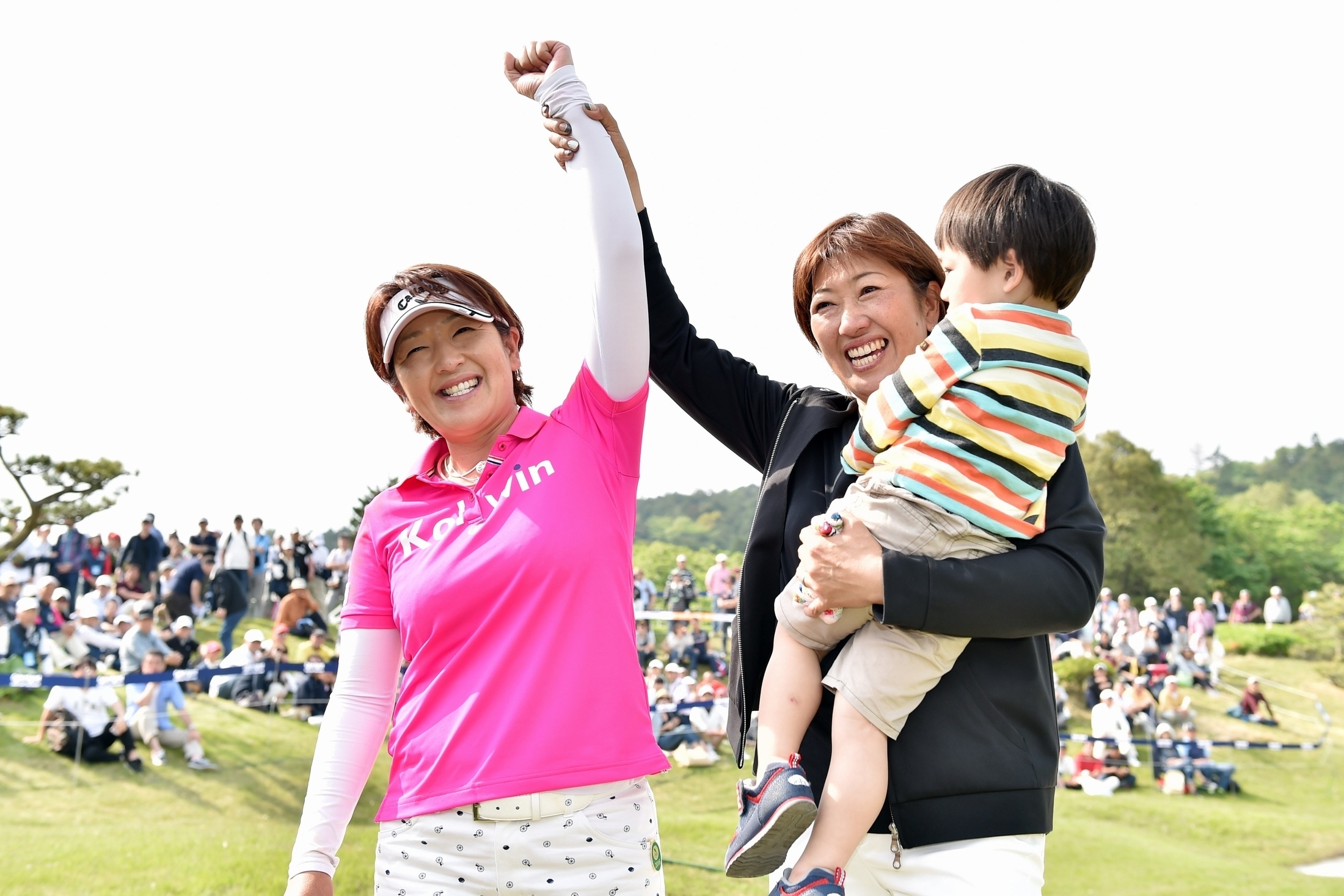 優勝を喜ぶ福嶋姉妹（写真は昨季のスタンレーレディス）（撮影：GettyImages）