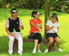 石田純一さん、滝沢沙織さんとお菓子の話で盛り上がる堀(撮影:福田文平)
