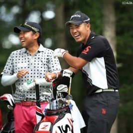 復帰戦は片山と同組!リラックスムードでラウンド(撮影:米山聡明)