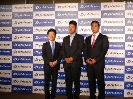 ファイテン社との契約会見に臨んだ松山!金本氏も出席(撮影:ALBA)