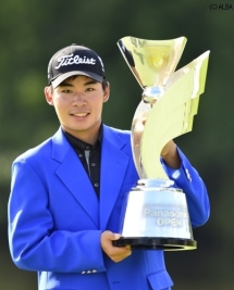 うれしいツアー初優勝の川村昌弘!(撮影:上山敬太)