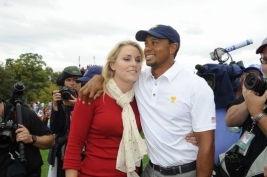 シングルスでも勝利したウッズは恋人のリンゼイ・ボンとこのドヤ顔(Photo by Chris Condon/PGA TOUR)