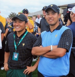 松山と副キャプテンの丸山、米国選抜には勝てなかったがこの試合が怪物のさらなる成長の糧となる(Photo by David Cannon/Getty Images)