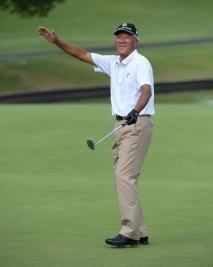 1アンダーで回り14位タイスタートを決めた青木功(写真提供:PGA)