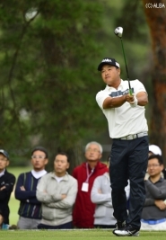 難度が増したコースをものともせず首位に立った小田孔明!(撮影:上山敬太)