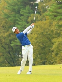 4年ぶりの優勝に向けて最終日最終組でプレー(撮影:ALBA)