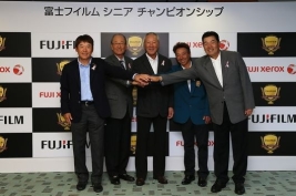 明日からの開幕にむけて健闘を誓い合った。写真左から尾崎直道、松井功大会名誉会長、青木功、井戸木鴻樹、室田淳