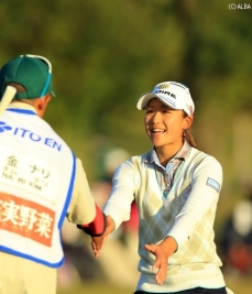 最終ホールでスコアを落とすも首位とは1打差!吉野茜(撮影:福田文平)