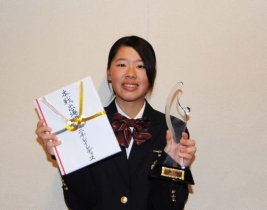 高校女子の部優勝の石川彩さん、ニチレイレディスの出場権を勝ち取った