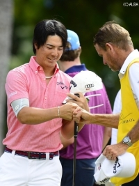 予選落ちに終わったものの、最終ホールをイーグルでしめて笑顔もこぼれた(撮影:上山敬太)