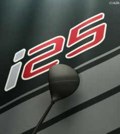 2014年の主力となる「i25」シリーズ、大きな特徴はクラウンの「レーシングストライプ」(撮影:ALBA)