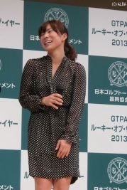 ルーキー・オブ・ザ・イヤーの表彰式に出席した堀奈津佳(撮影:ALBA)