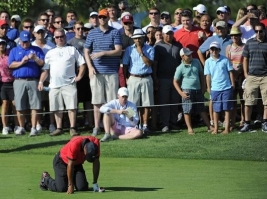 昨シーズンのザ・バークレイズでの写真 背中と腰の痛みに崩れ落ちる(Photo by Chris CondonPGA TOUR)
