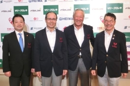 左から麻倉GC総支配人・南方氏、王氏、青木、日野(撮影:ALBA)