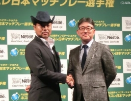 記者会見に出席した片山と高岡CEO(撮影:ALBA)