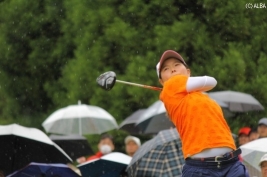 15歳!ツアー史上最年少優勝を達成した勝みなみ(撮影:ALBA)