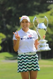 やっと今季1勝目を挙げたイ・ボミ!笑顔がはじけた(撮影:ALBA)