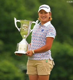 今季2勝目を挙げ賞金ランクも2位に浮上した成田(撮影:米山聡明)
