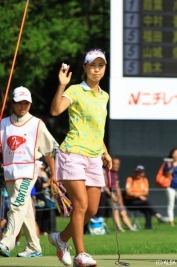 最終18番バーディ締めで1アンダー7位タイの好スタートを切った上田桃子(撮影:ALBA)