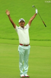 岩田寛がアルバトロス達成!万歳!!(撮影:福田文平)